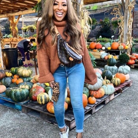 Goodnight Macaroon Retta Cognac Crop Waffle Knit Oversized Sweater OS Cabincore - Picture 2 of 14